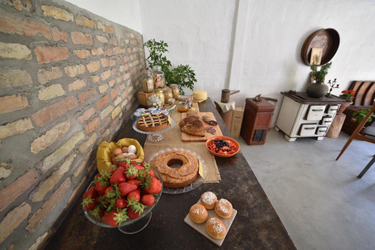 Capannone111 Bed and Breakfast Castiglione di Ravenna Exteriör bild