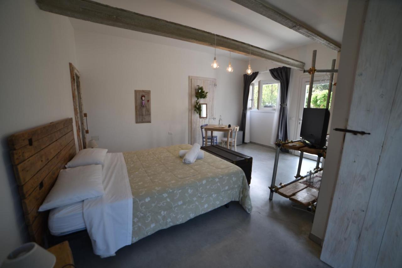 Capannone111 Bed and Breakfast Castiglione di Ravenna Exteriör bild