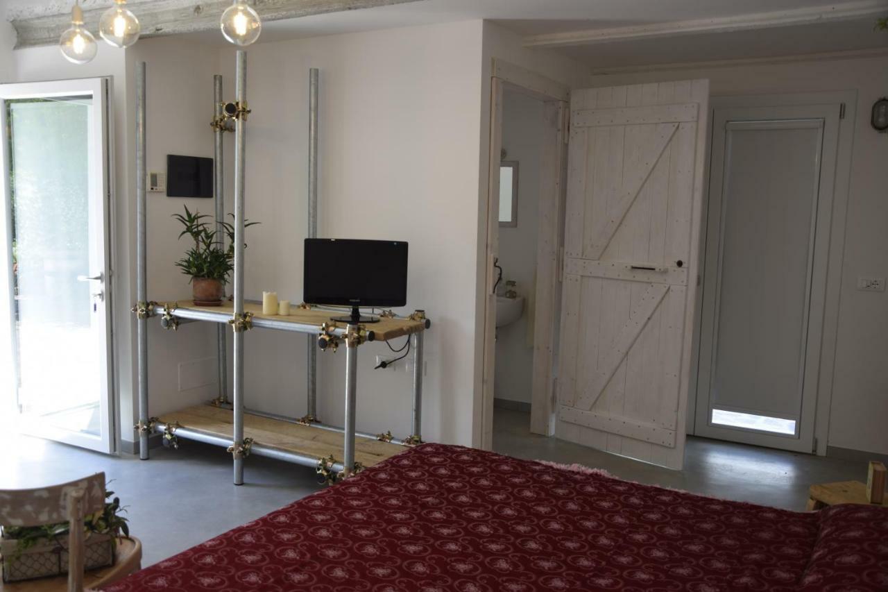 Capannone111 Bed and Breakfast Castiglione di Ravenna Exteriör bild